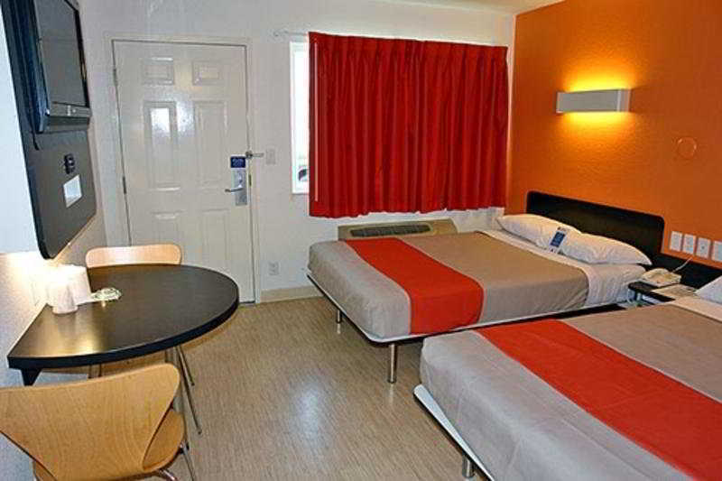 Motel 6 Boston South - เบรนทรี ภายนอก รูปภาพ