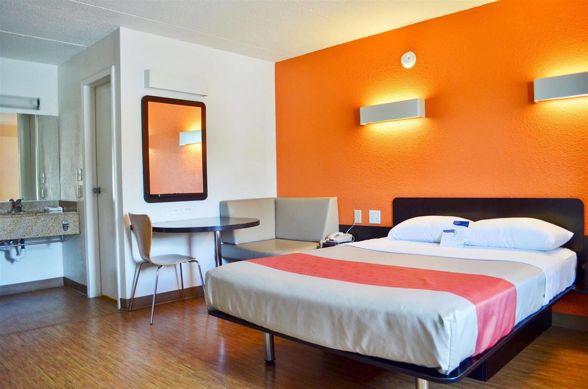 Motel 6 Boston South - เบรนทรี ภายนอก รูปภาพ