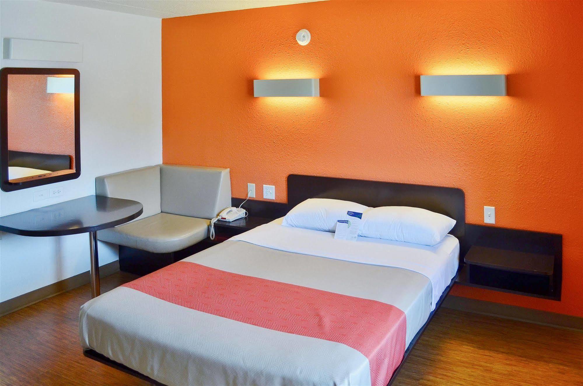 Motel 6 Boston South - เบรนทรี ภายนอก รูปภาพ