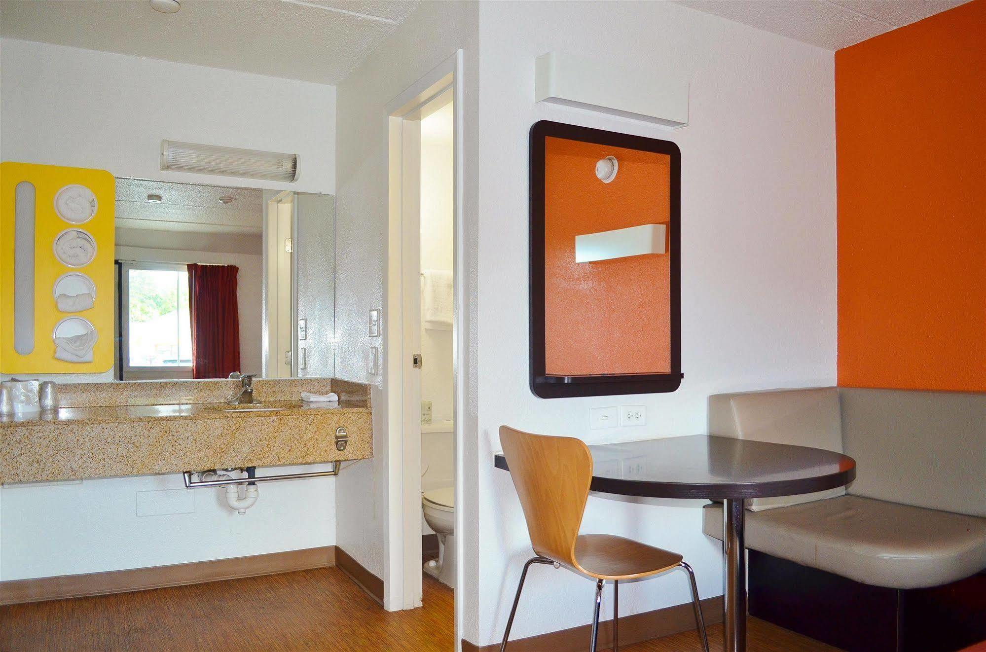Motel 6 Boston South - เบรนทรี ภายนอก รูปภาพ