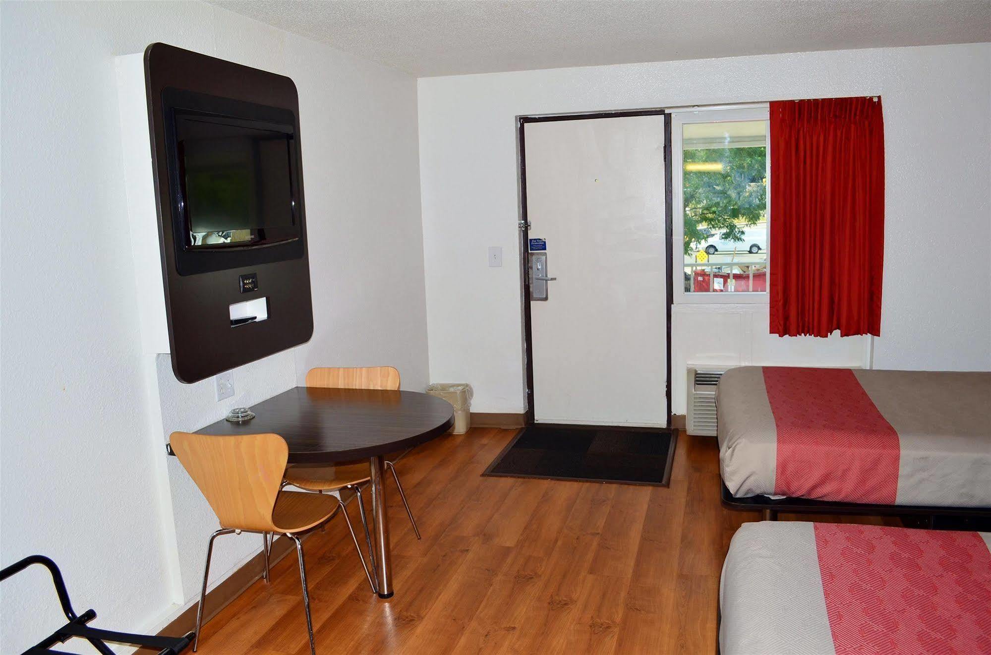 Motel 6 Boston South - เบรนทรี ภายนอก รูปภาพ