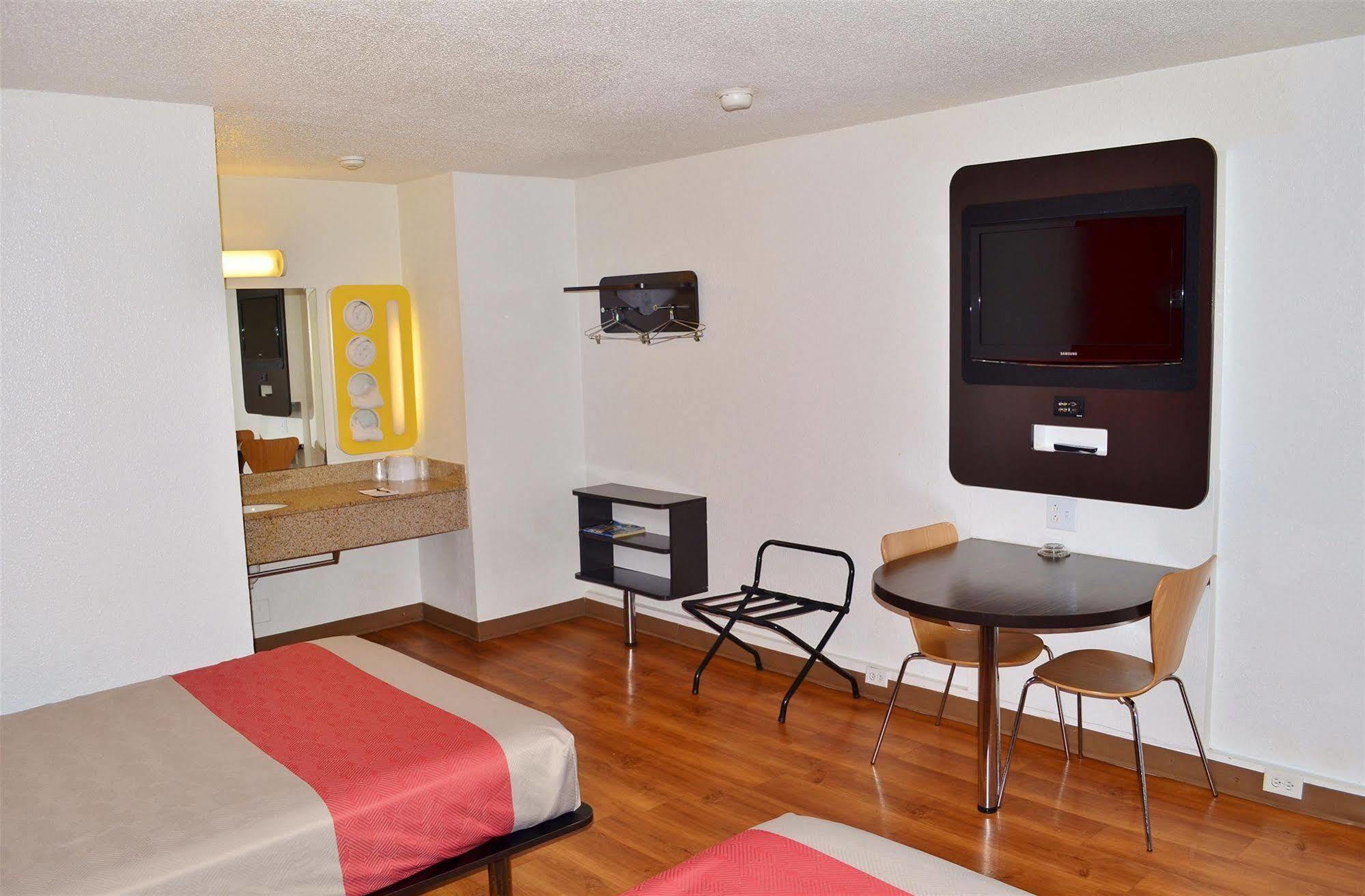 Motel 6 Boston South - เบรนทรี ภายนอก รูปภาพ