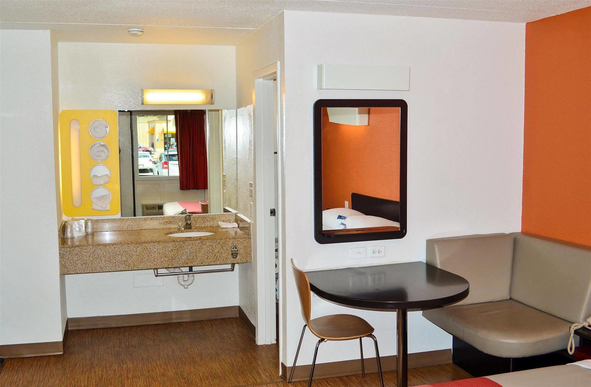 Motel 6 Boston South - เบรนทรี ภายนอก รูปภาพ