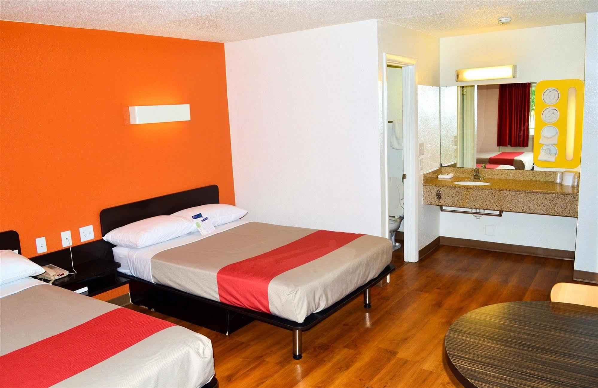 Motel 6 Boston South - เบรนทรี ภายนอก รูปภาพ